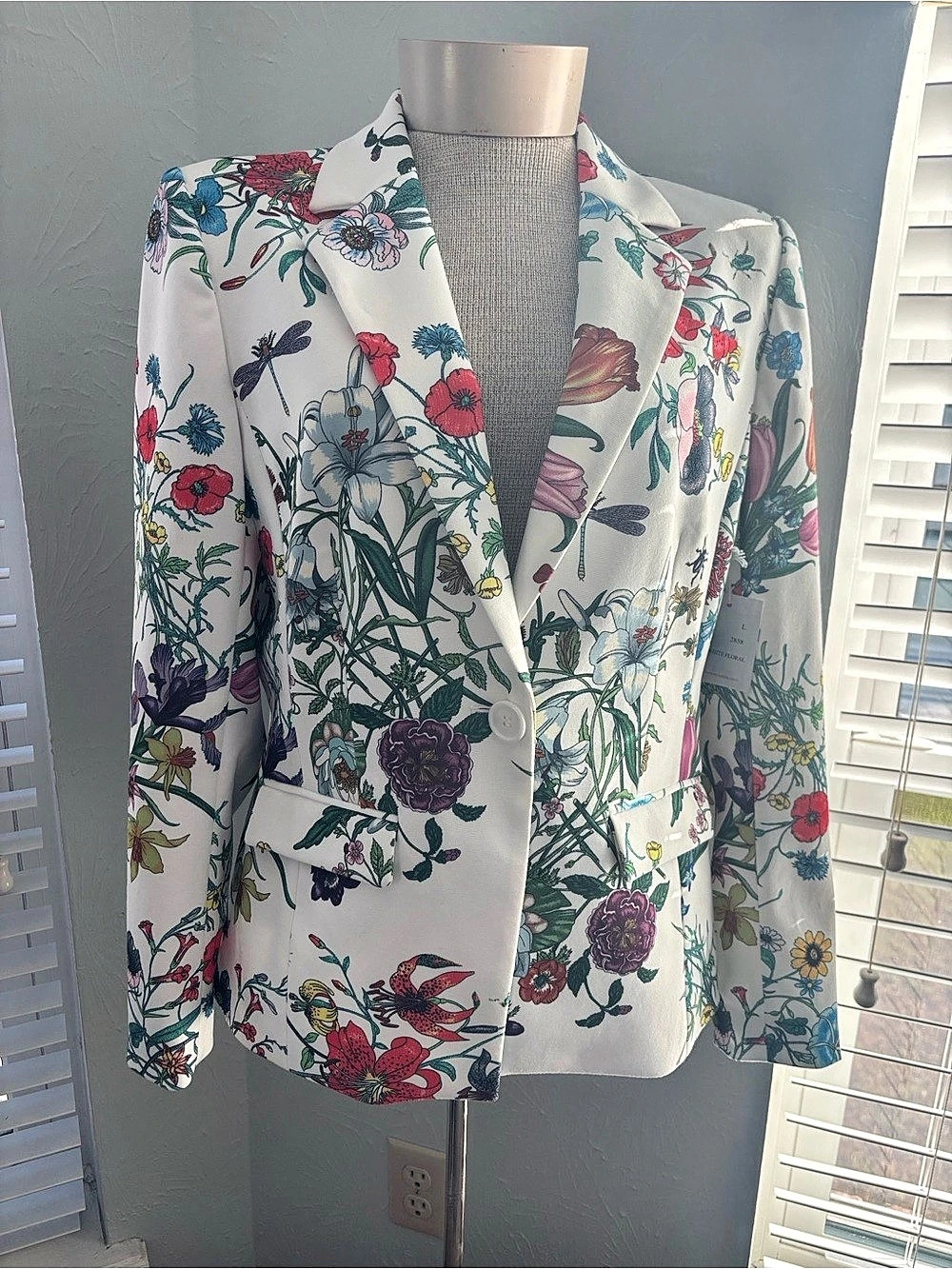 Ecru Floral Blazer in White Size Large NWT